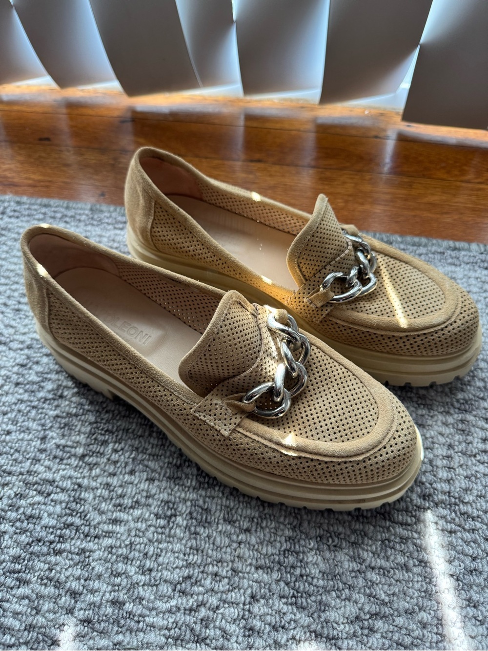 Napoleoni Women’s Tan Perforated Chain-Trim Loafers 10